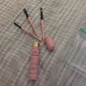 Too faced travel brushes - unused